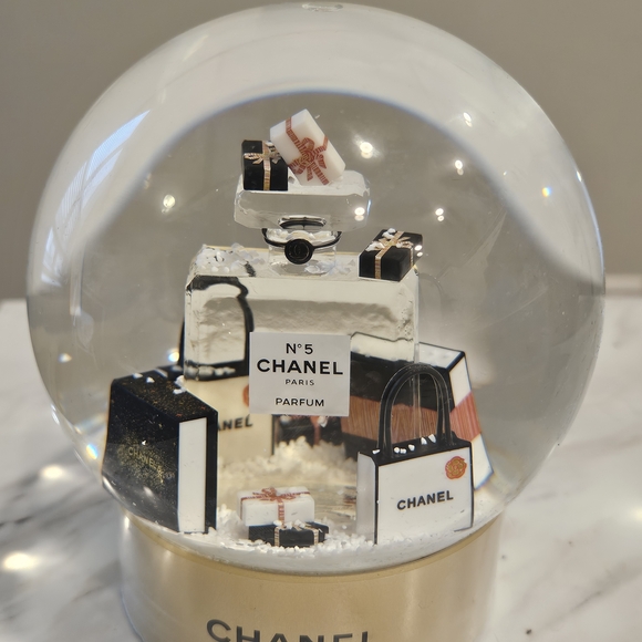 Chanel Snow #5 Gorgeous Snowglobe w/Box - Picture 7 of 9